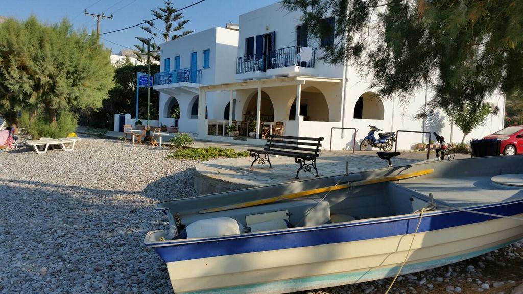 Pavlos Rooms Ливадия Экстерьер фото